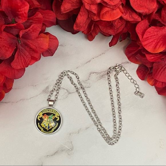 Harry Potter Hogwarts House Crest Pendant - Picture 2 of 11